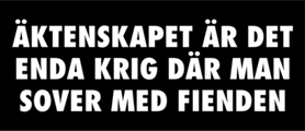 Skämtdekal Äktenskapet är det enda krig där man sover med fienden